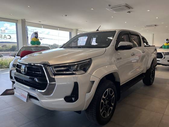 TOYOTA HILUX 2.8 D-4D TURBO DIESEL CD SRX PLUS 4X4 AUTOMÁTICO
